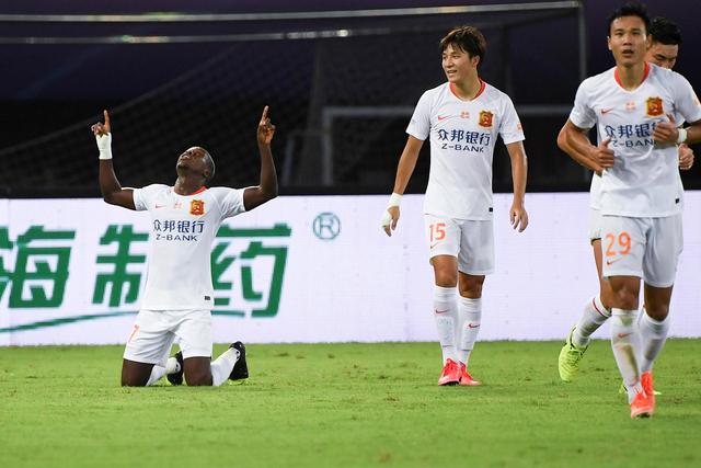 詹姆斯回骑士概率不大！米切尔话里有话，美媒说钱是关键